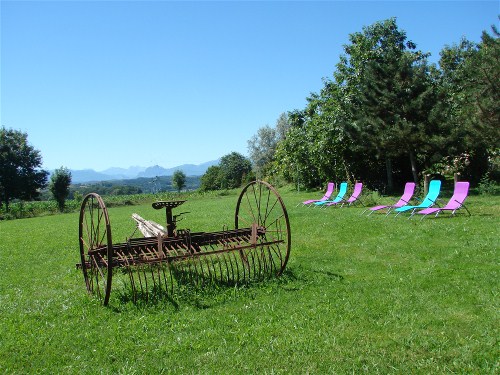 prado grande, con vistas a toda la cadena de los Pirineos